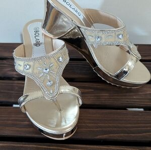 NWOT Gold Bling Heel